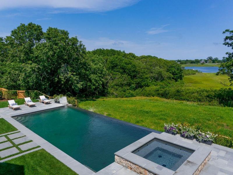 pool-angle-to-water